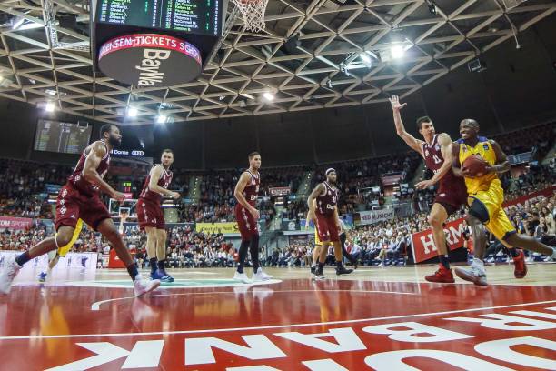 此前他曾在 此前他曾在