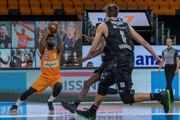 动队友之间 动队友之间